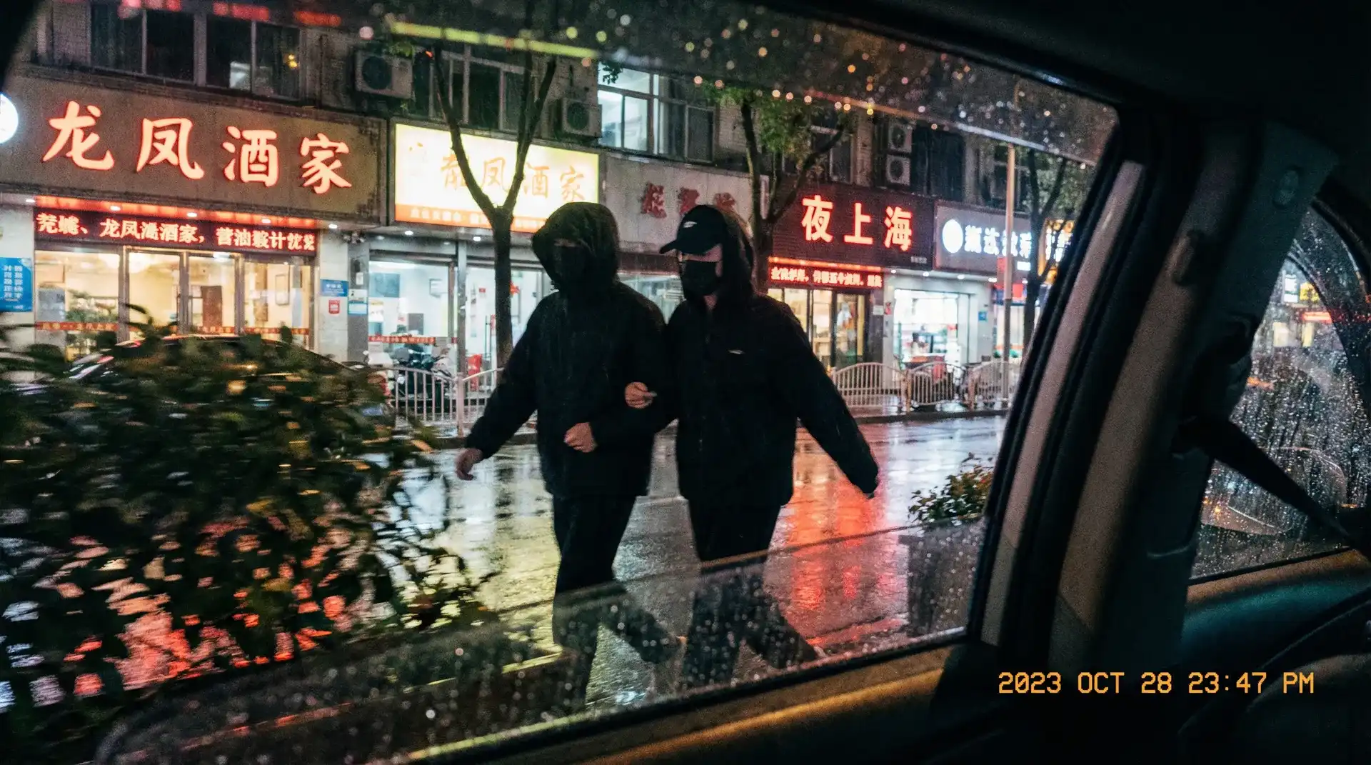 飞亚体育平台 - 顶流明星深夜密会现场抓拍照片